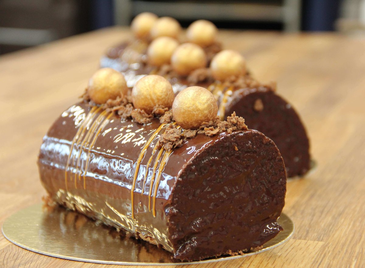 Onnellista ja säkenöivää uutta vuotta 2025 ja ISO kiitos vuodesta 2024!❤️🤩🎇🎆

#uusivuosi2025 #hyvääuuttavuotta #leipuri #leipurin #leipurinsuomi #leivonta #leipominen #juhlakausi #talvi #syytäjuhlaan #thinkdeliciously #maistuvampaabisnestä