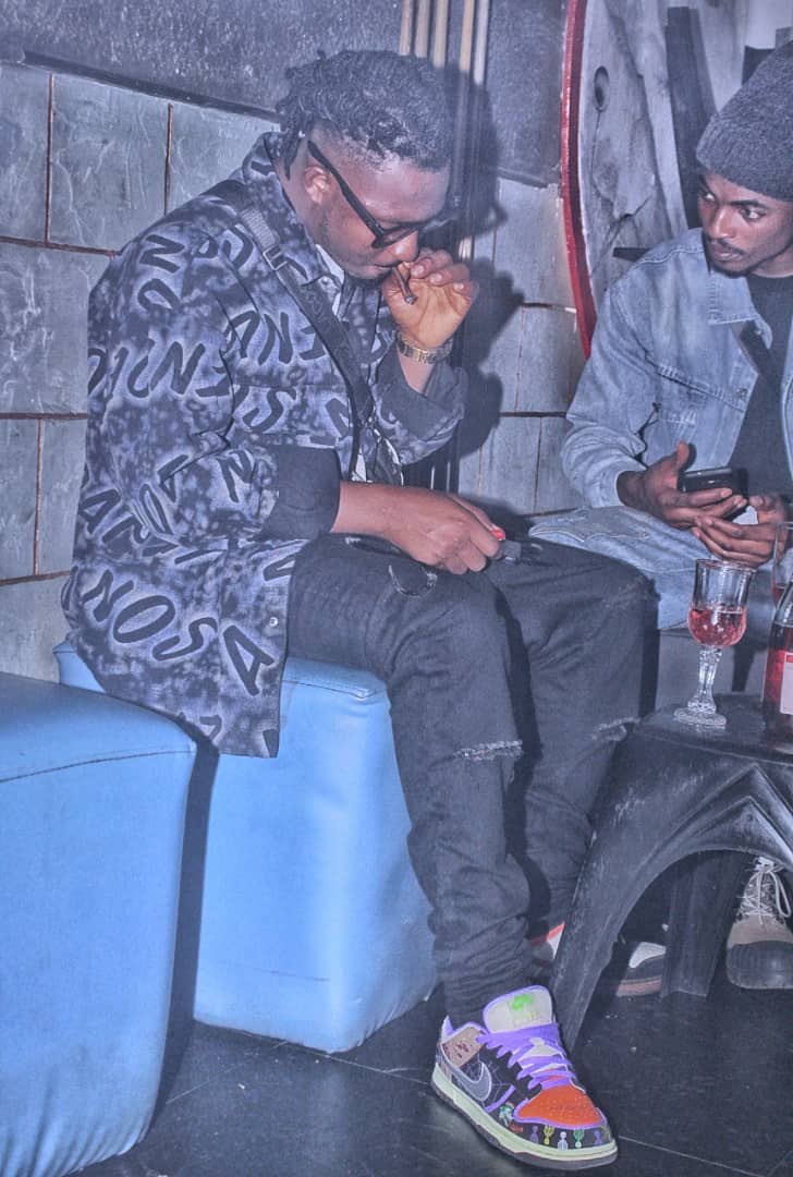 big_mel11's tweet photo. Ours is the story of little boys with painted promises and daring dreams from a broken bed 🤍🦅✈️ @burnaboy @Boyllona_  @wizkidayo https://t.co/J6E8QHCySc