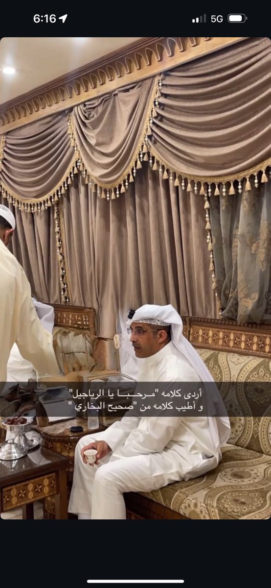 سجلت لك في صفحة الطيب ميلاد 
بين الرجال الي عريقة نسبها
.
ترفع لك الراية على رؤس الامجاد
وان شبت النيران تخمد لهبها 
.
وان كان لأهل الطيب سيد وأسياد
ترى أنت سيدها وسيد عربها