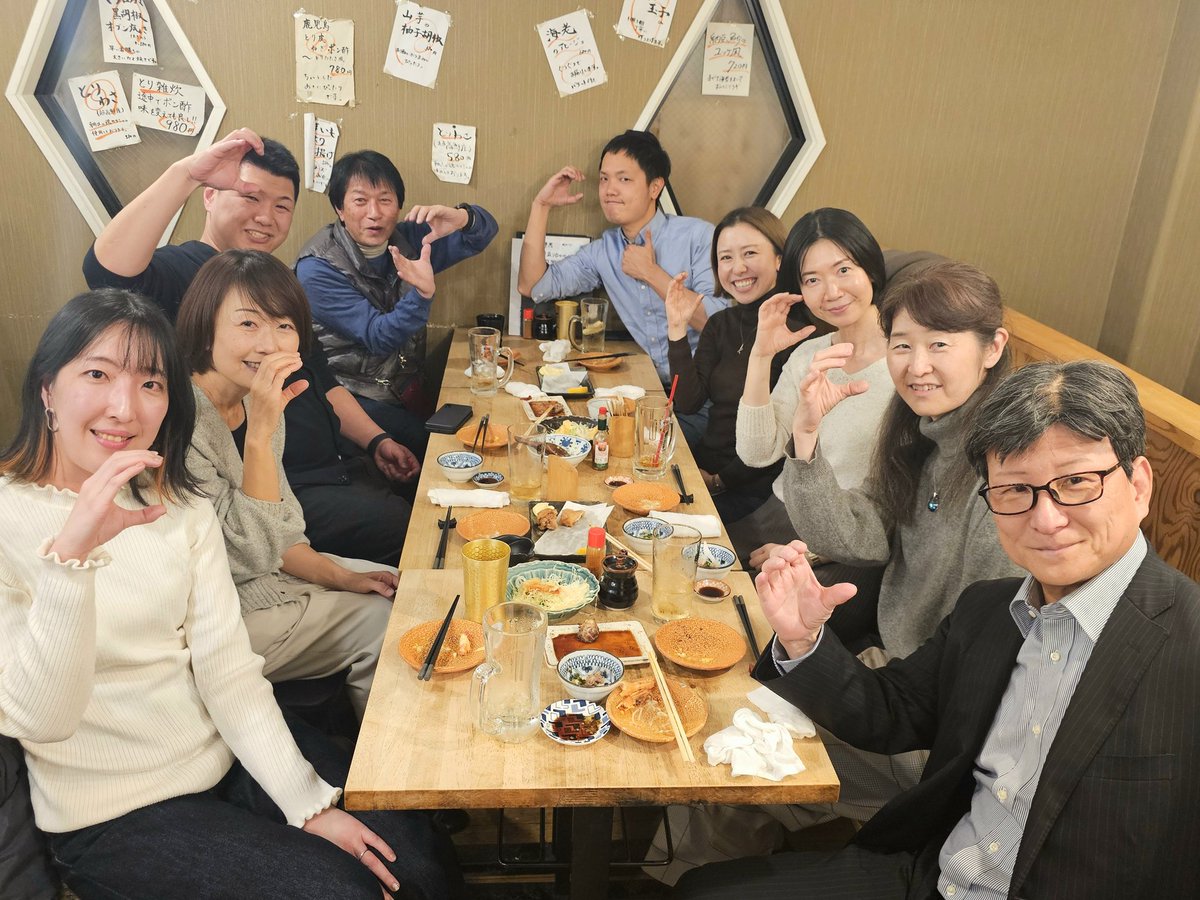cytoronix's tweet photo. 【年末のご挨拶】
本年も大変お世話になり、ありがとうございました！
写真は今月の忘年会での一コマ🍻新たなメンバーも加わりさらにパワーアップ中のサイトロニクスです💪
2025年もよろしくお願いいたします🐍

どうぞ良いお年をお迎えください✨ https://t.co/2Alalv1fMq
