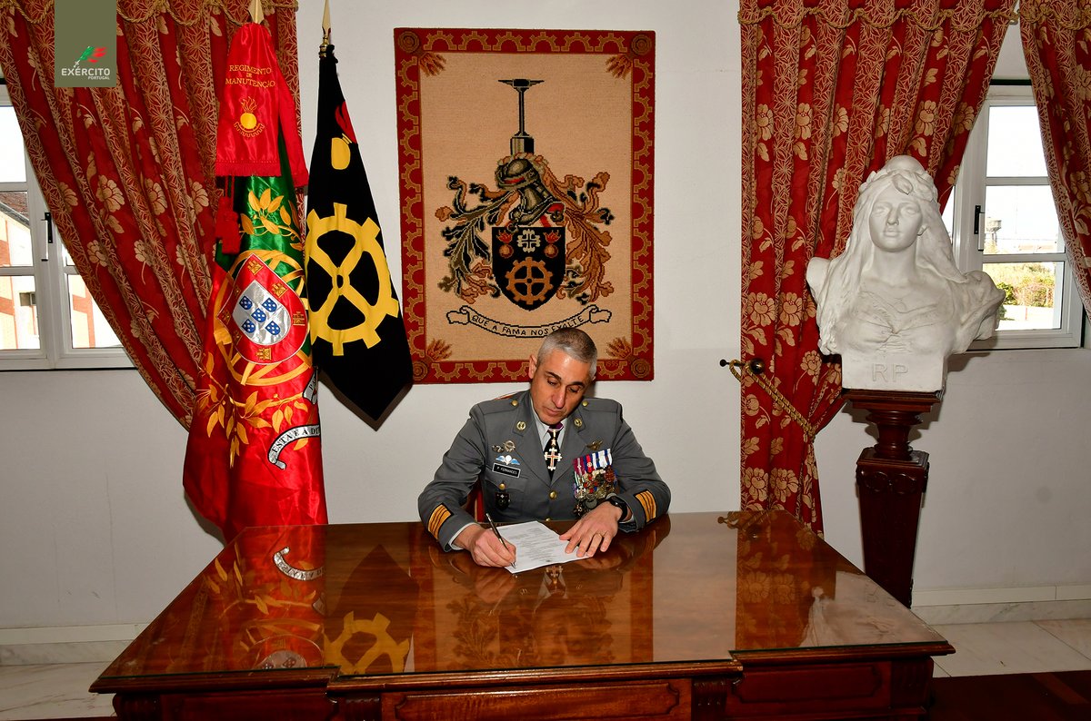 Exercito_pt's tweet photo. 📢Realizou-se ontem a Cerimónia de Tomada de Posse do novo Comandante do Regimento de Manutenção, Coronel Paulo Jorge do Nascimento Fernandes, que substituiu no cargo o Coronel Viegas Saúde.
Desde sempre a honrar Portugal!
#ExércitoPortuguês #RMan #Legado_Histórico https://t.co/cdxGdyqxHW
