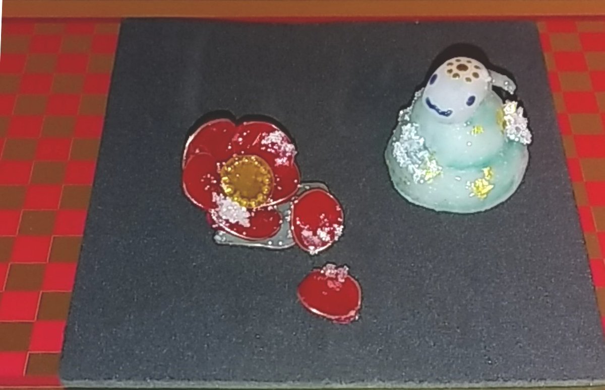 Nail_monami's tweet photo. 雪椿と雪巳
今年もありがとうございました！レジンで作ってみました。来年も皆様にとって良い年になりますように。
#巳年
#レジン小物
#レジン https://t.co/yEQmCbrAFV