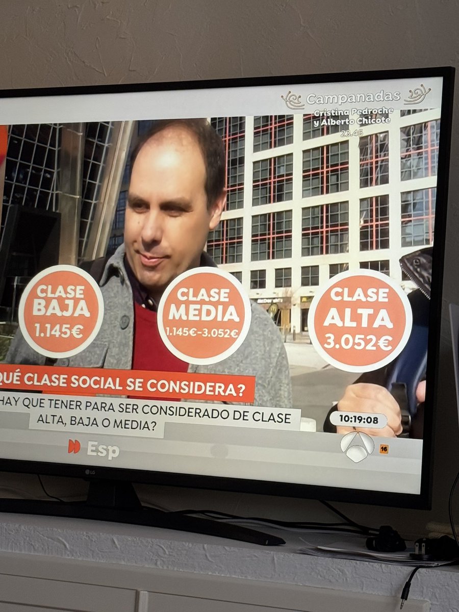 Clase alta es 3.052 euros al mes en España. 

Y clase media desde 1.145 euros… 

Quieren normalizar la miseria. Es increíble. No tendrás nada y serás feliz.