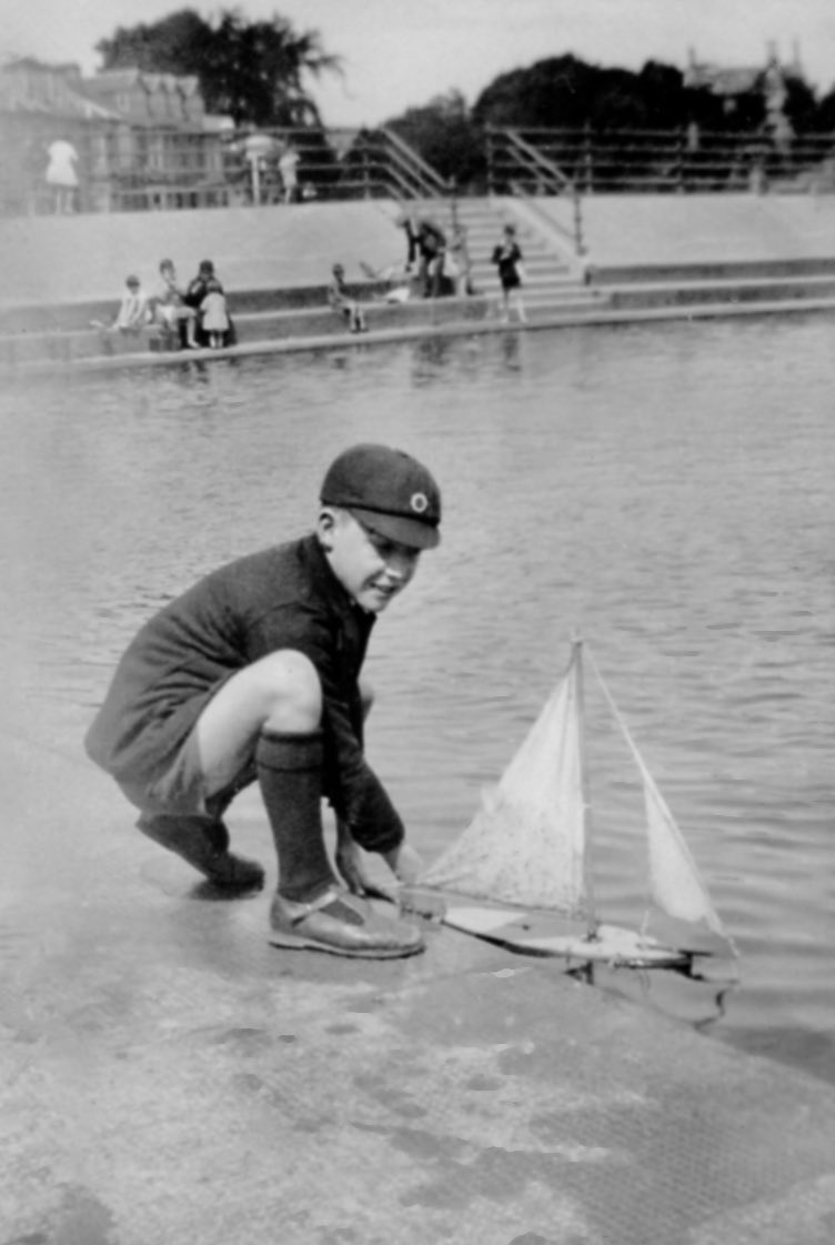 George Ralston Wyllie was born in Shettleston, Glasgow, on this day in 1921. 
He said he was ‘disadvantaged by a happy childhood’; a reference to the fact that an unhappy childhood might be beneficial for an artist.
Images courtesy Estate of George Wyllie.