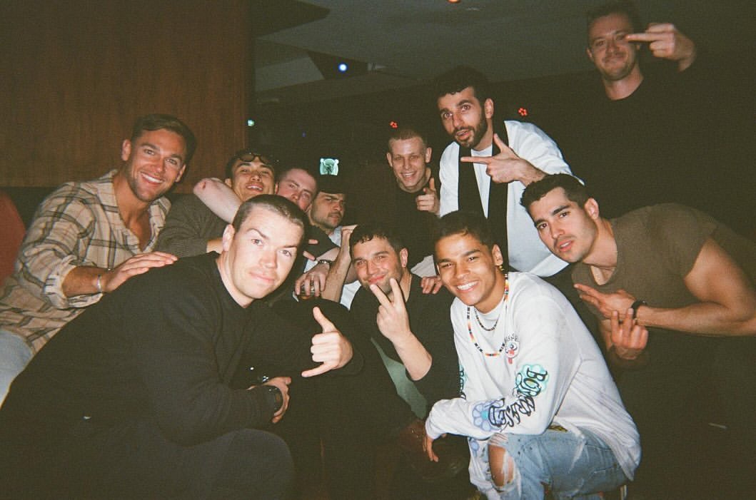 <시빌워>를 기점으로 전쟁으로 노선을 튼 듯한 알렉스 가랜드 차기작 <워페어>도 전쟁 영화잖아 지금 주가 높은 남자배우들(찰스 멜튼, 킷 코너, 조셉 퀸 등) 대거 출연 굳이 이 시기에 이라크 전쟁을 왜 다루나 싶긴 한데;(실제로 참전했던 레이 맨도자 공동 감독 및 각본이라) 어떨지 궁금하긴함