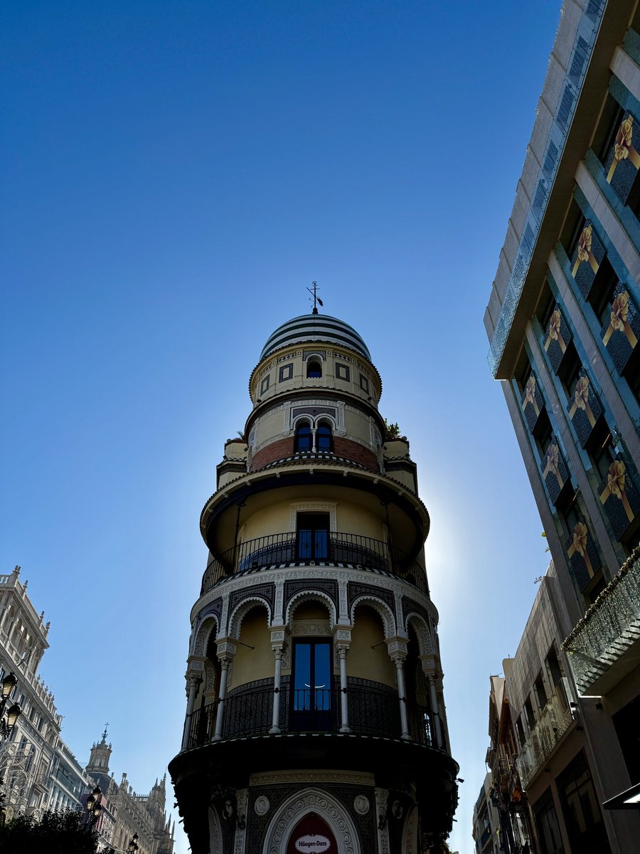 Shawn Hennessey βοΈπ· (@sevillatapas) on Twitter photo Todayβs Blue π #sevilla 
#azaharsevilla #azaharblue #spain Todayβs Blue π #sevilla 
#azaharsevilla #azaharblue #spain
