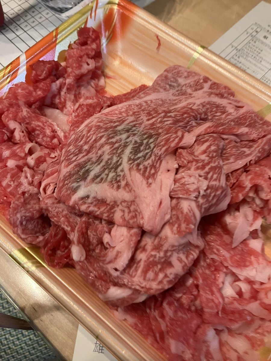 paruru_maso's tweet photo. お砂糖と四季だしで焼いたの好き❤️
そのあとはすき焼き〜🥰
春菊高いけど実家とシェアで買ったぜ😂

#slcreations https://t.co/nZPDDGiK59