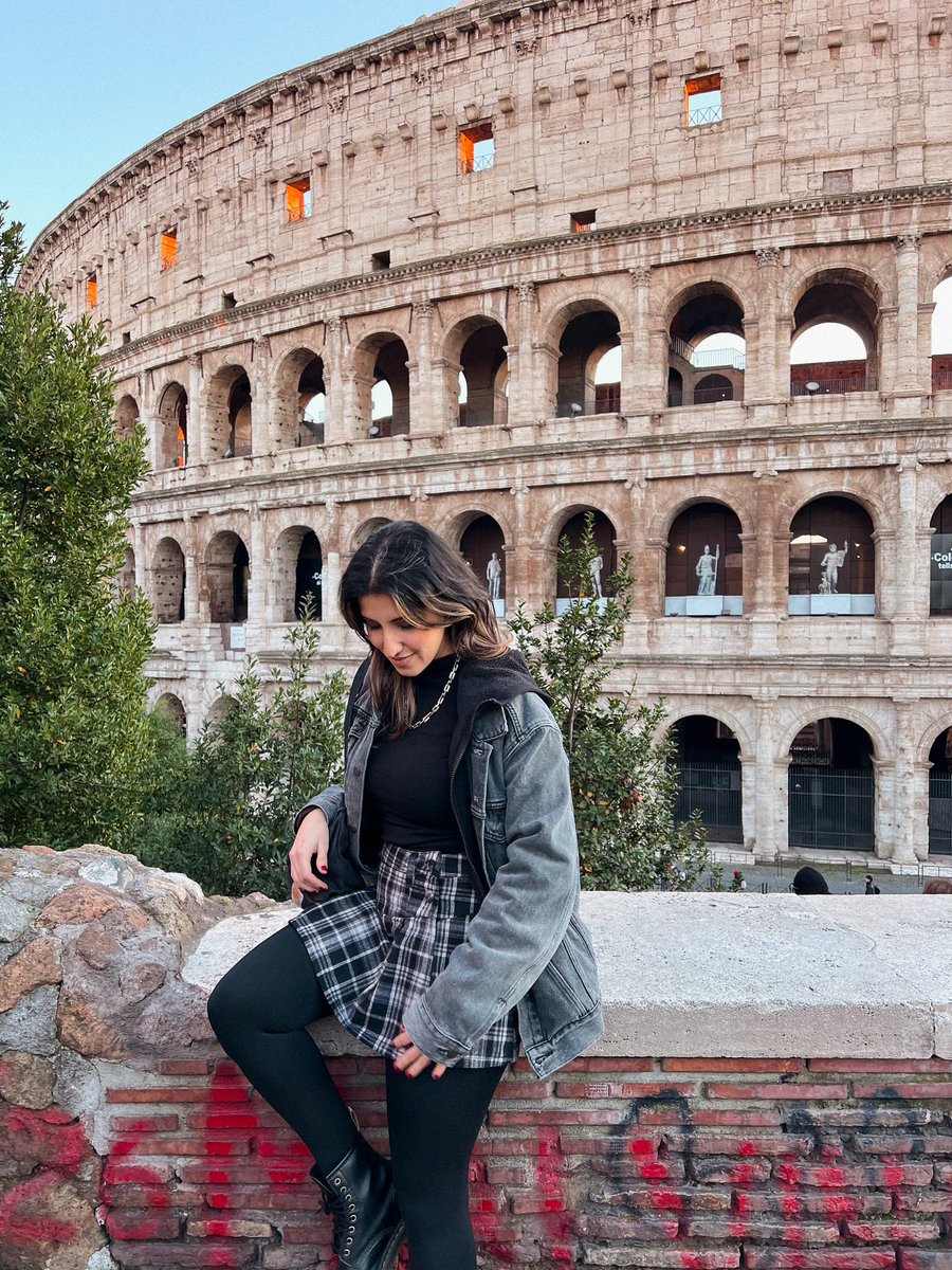 torikravitz's tweet image. I don’t use this silly app anymore but I’m just stopping by to yell from the rooftops that Italy is the most incredible country I’ve ever visited. Being here for New Year’s Eve sets the tone for 2025. More travel and more joy.