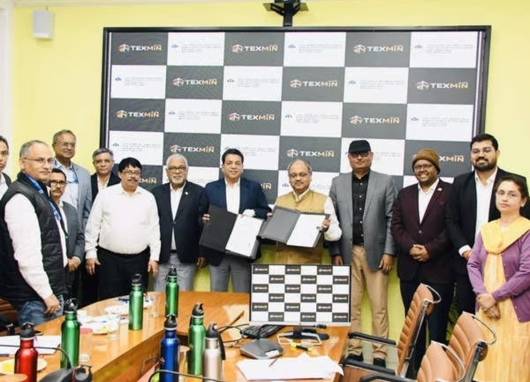 PsuExpress's tweet image. SAIL-IISCO स्टील प्लांट और TEXMiN-IIT धनबाद ने खनन और धातु विज्ञान में तकनीकी उन्नति को बढ़ावा देने के लिए हाथ मिलाय
.
psuexpress.com/memorandum-of-…

#SteelAuthorityOfIndia #IISCOSteelPlant #TechnologyInnovation #MiningAdvancements #SkillDevelopment