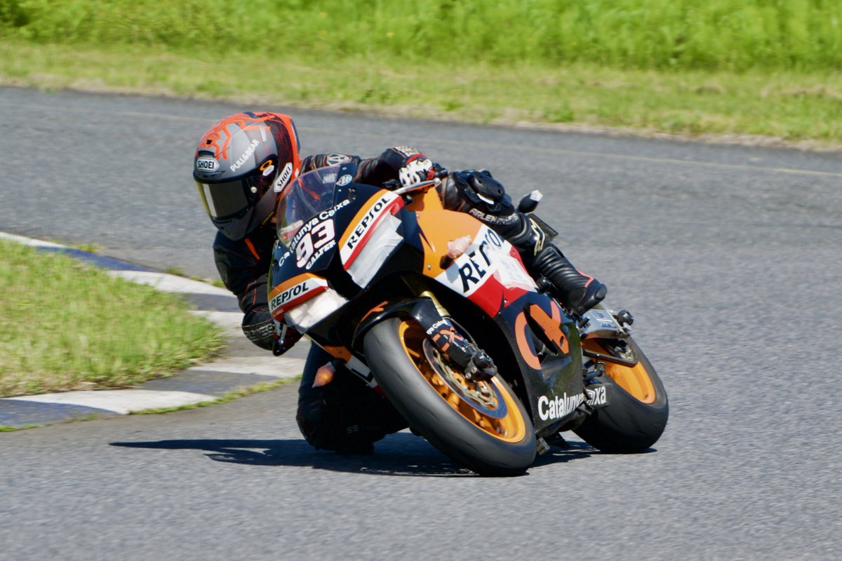 Repsol222's tweet photo. 今年はとにかくサーキットの1年でした…！走行会出たエンジョイレースが忘れられません！来年こそはツーリスト・トロフィー出場を目標にさらに頑張ります！

今年1年お世話になりました！また来年もよろしくお願いします！良いお年を！ https://t.co/1ztkgBGVXb