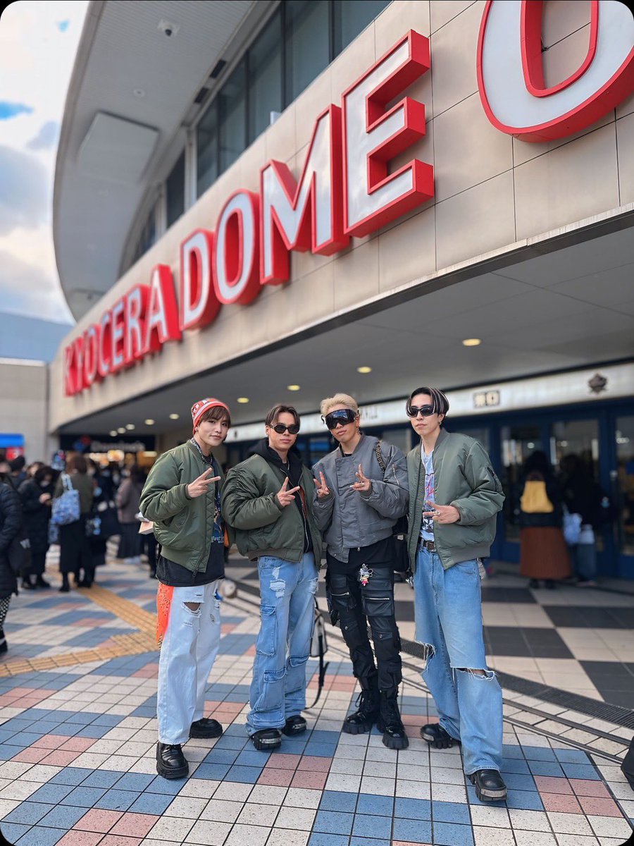kenta_0305_'s tweet photo. 2024年沢山の仲間達、いい出会いに恵まれて2024年終わることができました😆👐

2025年もいい年になりますように😁

#けんたくん #YouTube #TikTok #ldh #三代目jsoulbrothers #JSB  #三代目jsb #岩田剛典 #岩ちゃん #がんちゃん #登坂広臣 #omi #Ømi #lfan #mate #LouisVuitton #chromehearts #supreme #大阪　#京セラドーム #ECHOSEOFDUALITY