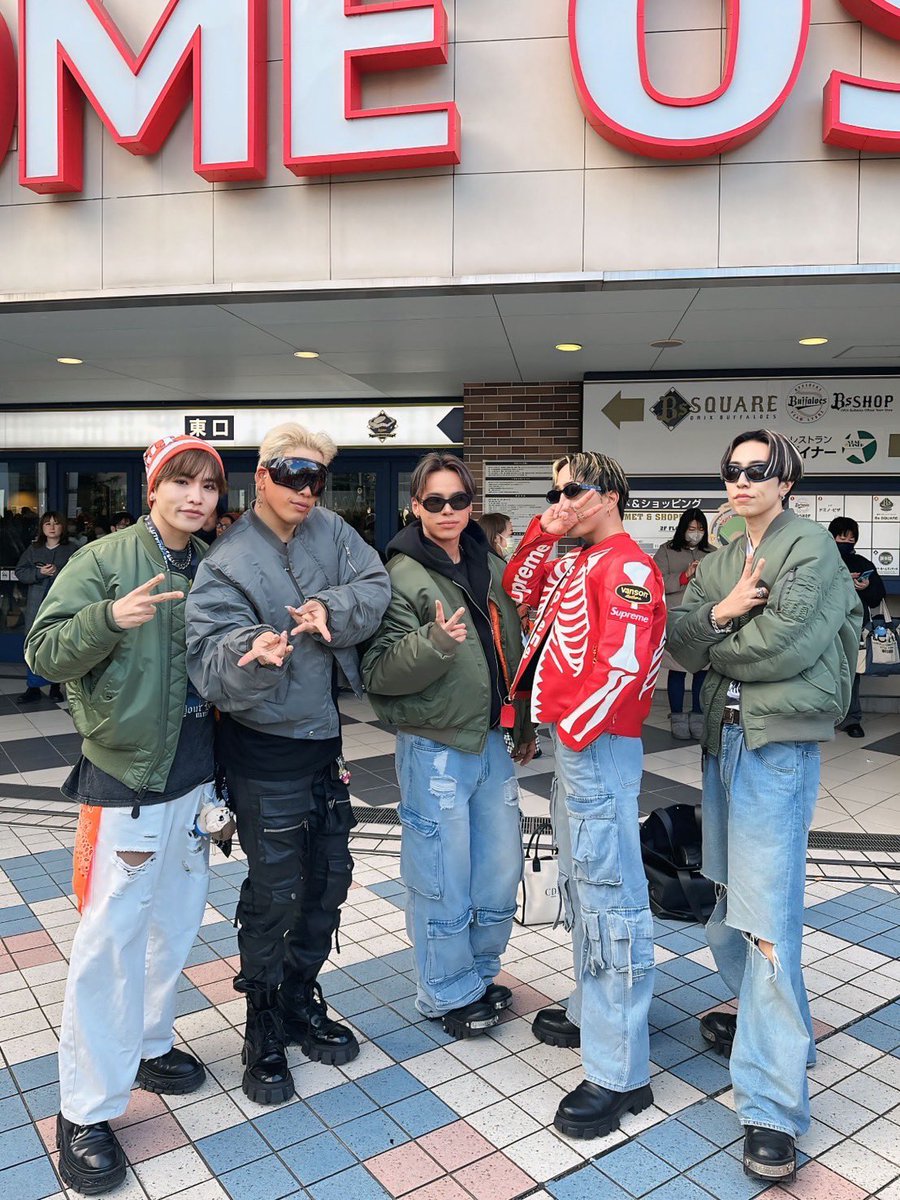 kenta_0305_'s tweet photo. 2024年沢山の仲間達、いい出会いに恵まれて2024年終わることができました😆👐

2025年もいい年になりますように😁

#けんたくん #YouTube #TikTok #ldh #三代目jsoulbrothers #JSB  #三代目jsb #岩田剛典 #岩ちゃん #がんちゃん #登坂広臣 #omi #Ømi #lfan #mate #LouisVuitton #chromehearts #supreme #大阪　#京セラドーム #ECHOSEOFDUALITY