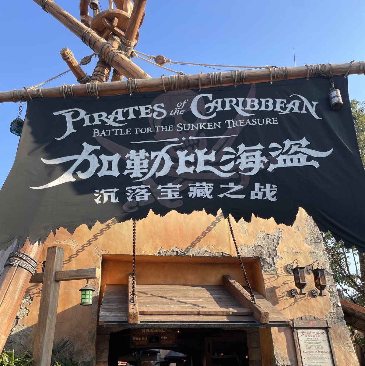 red_shou's tweet photo. 上海ディズニーランドに行ってきました。ストレスレスで治安も良く、また行きたいと思える場所でした。#上海 #disney #上海ディズニー https://t.co/mRL6PX0Qwu