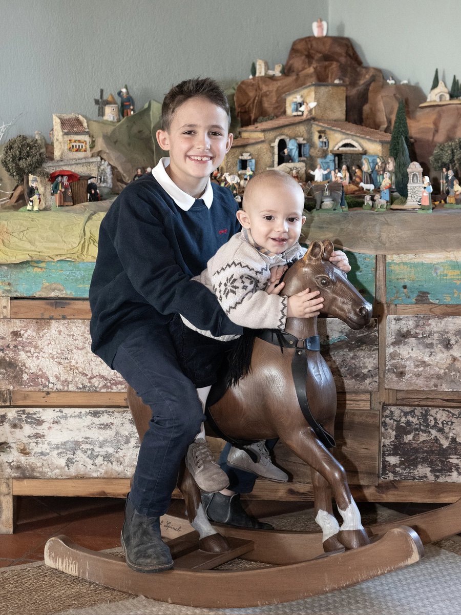 🎂 Aujourd'hui, nous célébrons avec joie le #premieranniversaire du #prince Alphonse.

⚜️ En ce jour spécial, nous exprimons toute notre gratitude pour les messages chaleureux et les marques d'affection reçus.

📸 David Niviere