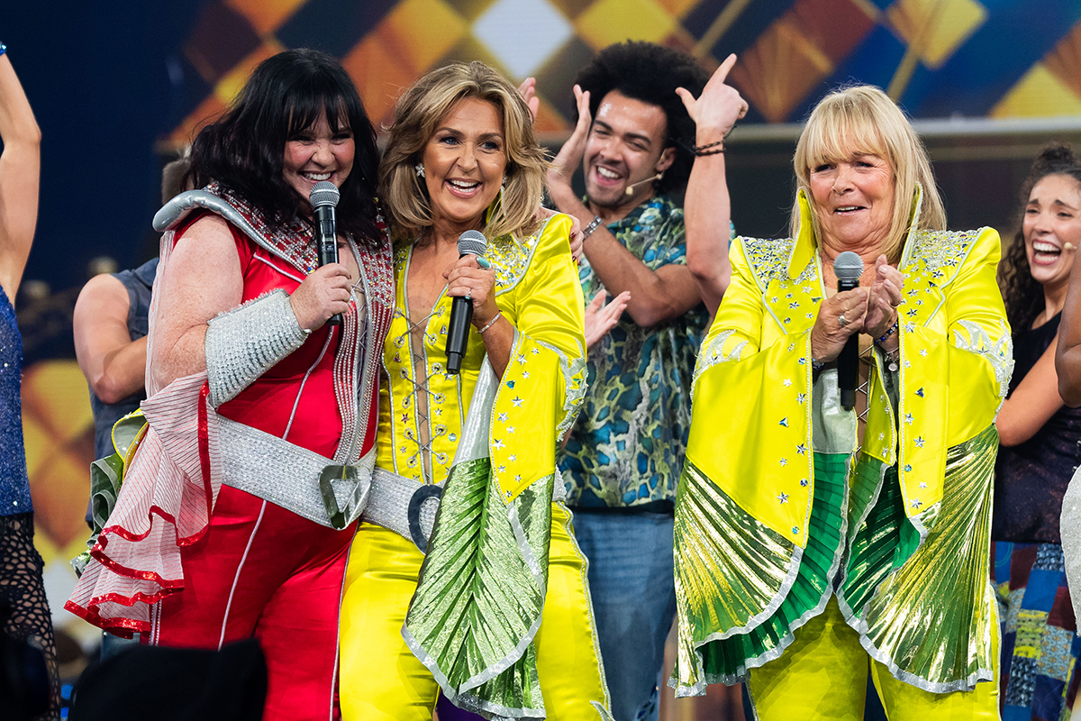 MammaMiaMusical's tweet image. Don&apos;t forget! Our fabulous MAMMA MIA! London cast will be joining @ITV&apos;s @LooseWomen on @TNLUK&apos;s New Year&apos;s Eve Big Bash tonight!

Kick off your New Year celebrations with us, on ITV from 17:45 🥂🎉🥳

#MammaMiaMusical #MammaMiaLondon #TNLBigBash #NYEBigBash