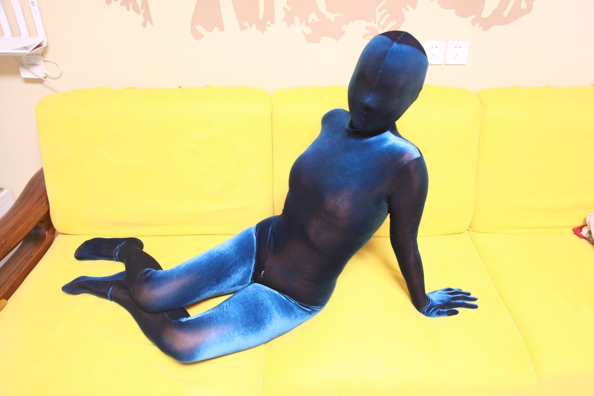 Blue Velvet Vol. 1
Happy New Year to you all!
祝大家新年快乐！
#zentai #stylishfetish