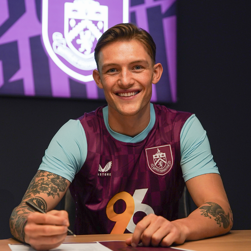 BurnleyOfficial's tweet photo. We are pleased to confirm the signing of Oliver Sonne on a four-and-a-half-year deal 📝

The Peru international joins the Clarets from Danish Superliga side Silkeborg.