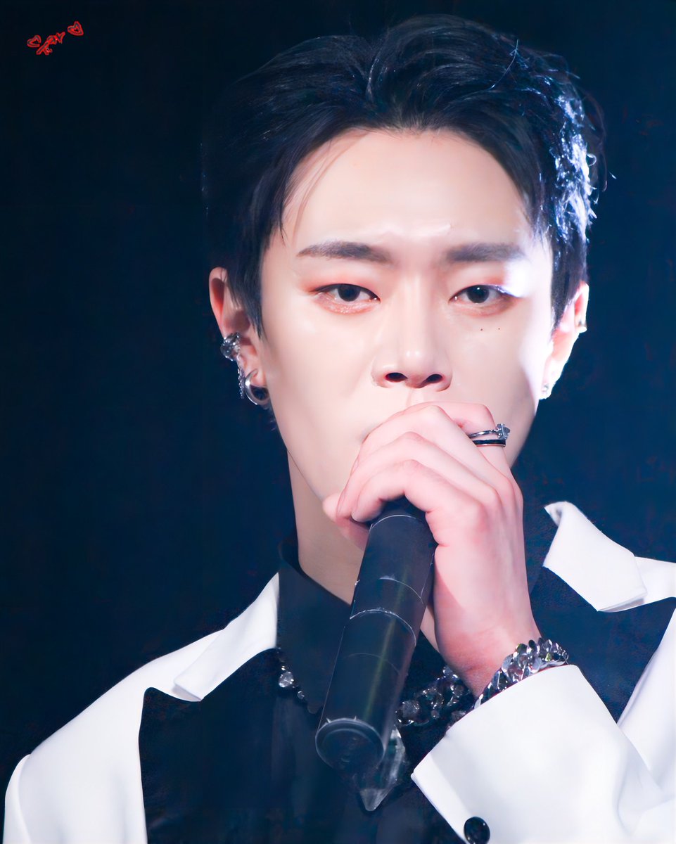 yuka_yjdi's tweet photo. 2024.1.26 FCLIVE OSAKA
1부 🎵Stay
#이영준 #LeeYoungJun #イヨンジュン
#영준 #YoungJun #ヨンジュン #DI #쭌
#동인 #DONGIN #ドンイン
#PD #음악프로듀서 #artist #kpop
Instagram https://t.co/jbhfFPKKMm… https://t.co/TdE551Ew7J