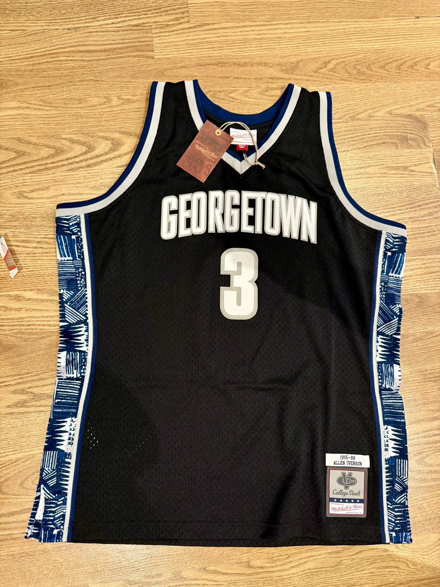 DelbonoRoberto's tweet photo. #147 #148.. un salto all’NBA Store della 5a strada era obbligatorio @ZenoPisani .. anche se rimango sempre deluso.. mi piaceva di più quello di una volta .. @NBASTORE #nbajersey #nbacollection https://t.co/cGjjUEPjMd