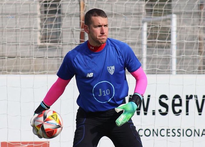 ‼️ÚLTIMA HORA. Adrián Buetas, amb passat la temporada 2023-24 al <a href="/CFJ_Mollerussa/">CFJ Mollerussa</a>, deixa de ser futbolista del <a href="/UEFigueres/">UE Figueres</a>, on va arribar a finals del juliol 🔙⚽️

🧤👉🏻El porter va ser clau en la permanència dels mollerussencs, que ara viuen la seva segona temporada a Tercera RFEF
