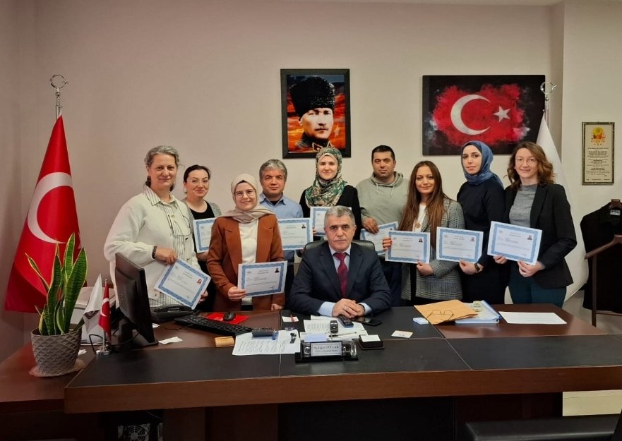tekirdagilnufus's tweet photo. Valimiz Sayın Recep SOYTÜRK tarafından başarı belgesi ile ödüllendirilen personelimize başarı belgeleri İl Müdürümüz Sayın Aydoğan TULGAR tarafından verilmiştir. @TC_icisleri @TCNufus @tekirdaggovtr @itasyapan @recepsoytrk2 @TulgarAydogan @zeynep_zff https://t.co/fq0ob6ejWu