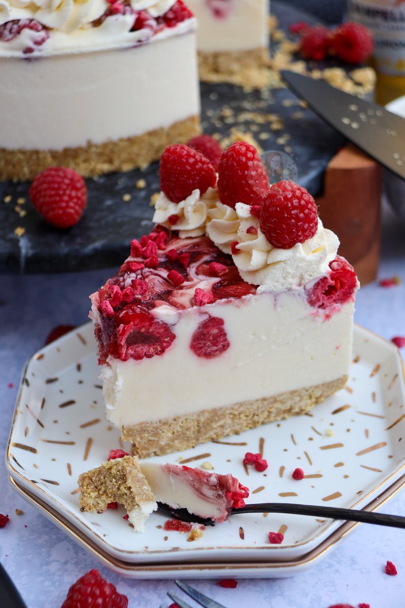 Raspberry Lemonade Cheesecake 🤤💖 Recipe - janespatisserie.com/2022/06/10/ras…