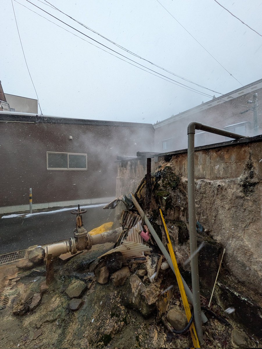 PntBi4's tweet image. 明けましておめでとうございます😊
本年も宜しくお願い致します🙏

#鳴子温泉郷 
#鳴子温町車湯
#二見源泉
幼い時この源泉で育ちました。
①動画②写メ、②ここに育った家が
今は跡形もなく新しい家が