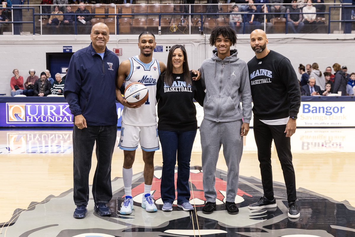 Honored our #1 on Sunday to celebrate 1000 career points 🤩

Kellen also moved to up 33rd in program history with 1000 career points as a Black Bear!!

#blackbearnation | #NCAA | #basketball