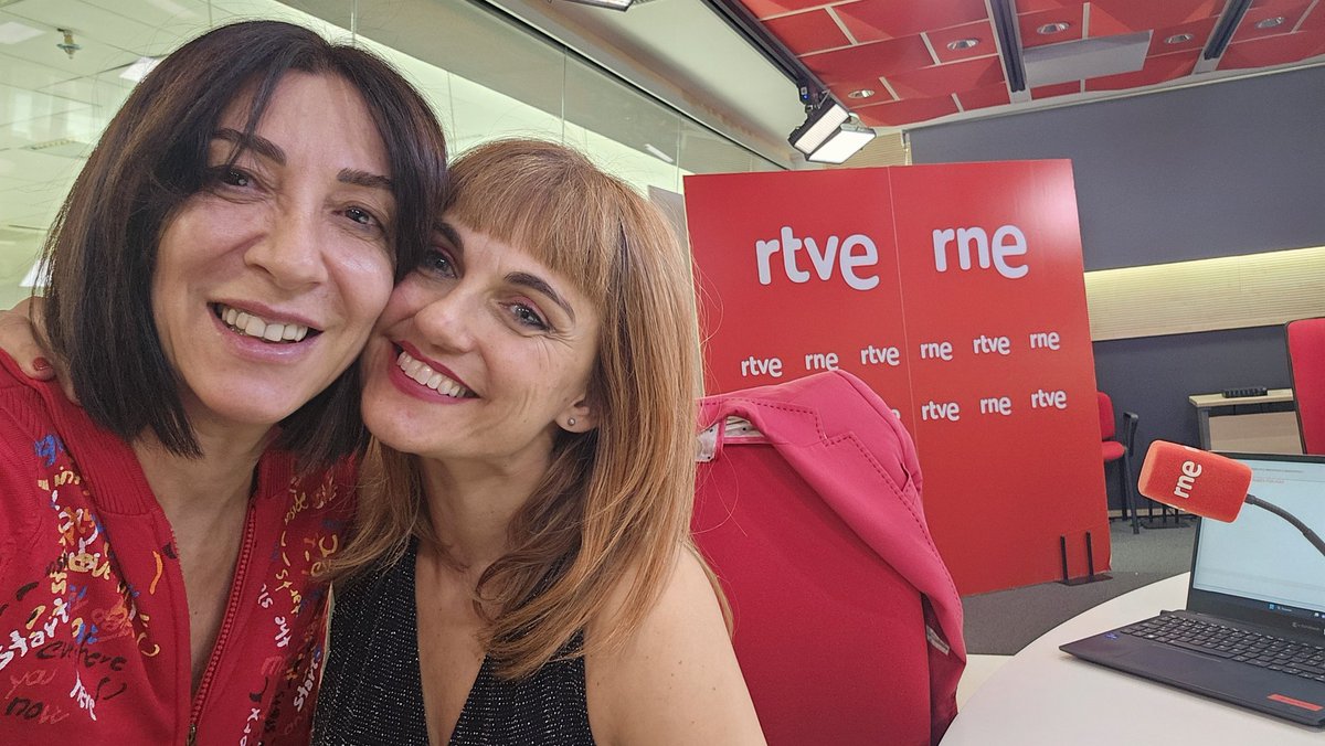 Carmen Ro (@carmenro_tv) on Twitter photo La última tarde del año aquí en <a href="/LasTardesDeRNE/">Las tardes de RNE</a> con mi preciosa jefa <a href="/lourdesmaldonad/">Lourdes Maldonado</a>
Feliz año a todos!!!! La última tarde del año aquí en <a href="/LasTardesDeRNE/">Las tardes de RNE</a> con mi preciosa jefa <a href="/lourdesmaldonad/">Lourdes Maldonado</a>
Feliz año a todos!!!!