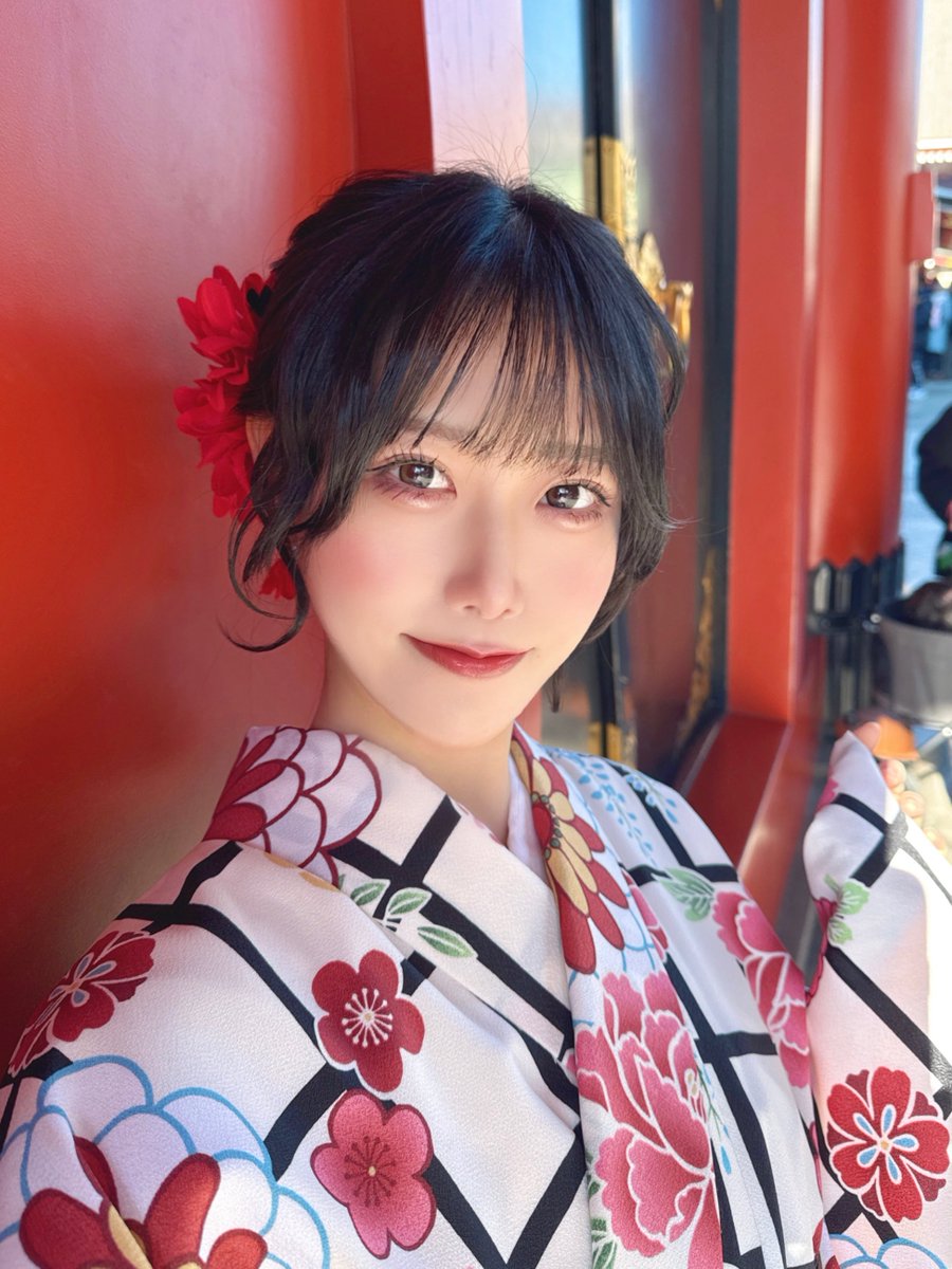 kumamoto_marina's tweet photo. 2025年⛩️
あけましておめでとうございます🖤 https://t.co/CTdPUDCeOa