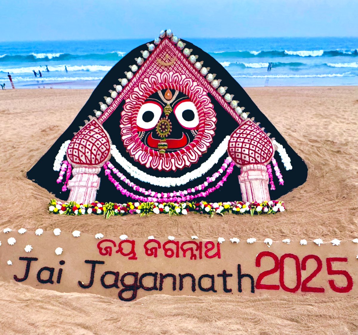 Jai Jagannath 🙏
On the (English) New Year ,May Mahaprabhu’s grace be upon all! 
My Sand art on  Mahaprabhu Jagannath’s Padma Vesha at Puri beach 🙏