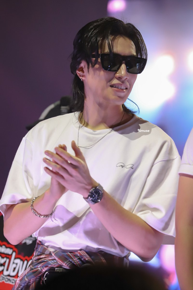 gcxn_'s tweet photo. พี่ภาสเช็คเรตติ้ง

#BeOnCloudLOUDandROCK
#BeOnCloudHNY2025
⪩. .⪨ @biblesumett Ⳋ
꒰ #BibleWichapas #bsumone ꒱ https://t.co/ImRGFXKMsP