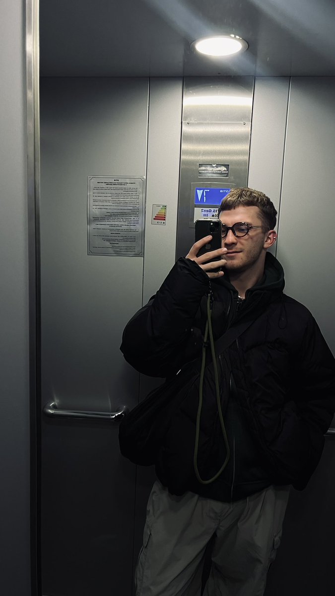 iosilli's tweet image. оновився трохи 🌸
З прийдешніми вас 🎄