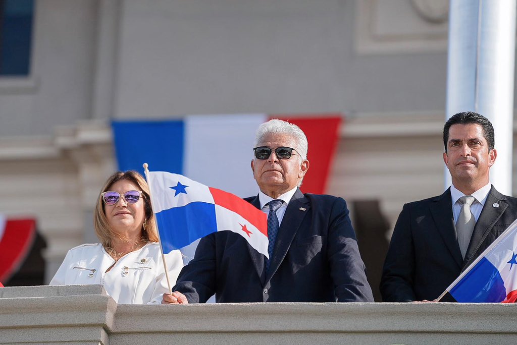 JoseRaulMulino's tweet image. No hay otras manos en nuestro Canal, más que las panameñas y en nuestras manos se va a quedar por siempre.

Logramos que el Canal sea nuestro, luego lo ampliamos y lo convertimos en un servicio clave y rentable para el mundo.