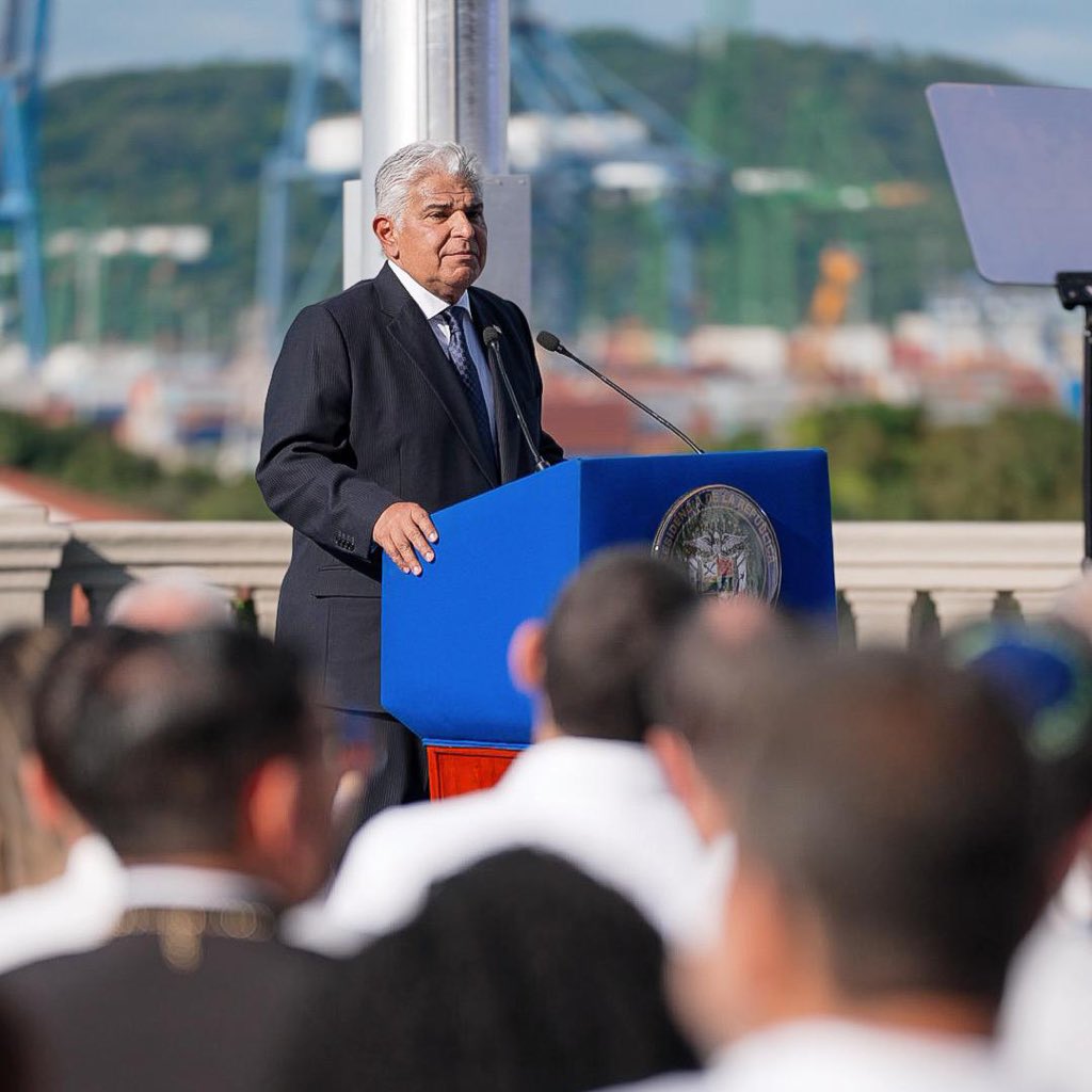 JoseRaulMulino's tweet image. No hay otras manos en nuestro Canal, más que las panameñas y en nuestras manos se va a quedar por siempre.

Logramos que el Canal sea nuestro, luego lo ampliamos y lo convertimos en un servicio clave y rentable para el mundo.