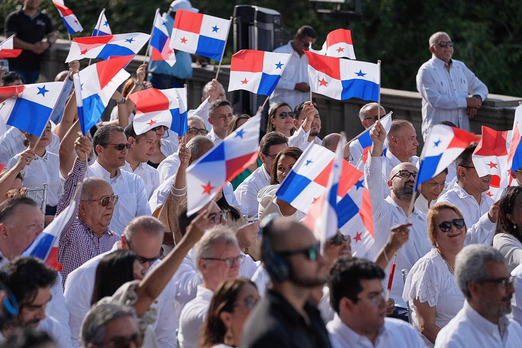 JoseRaulMulino's tweet image. No hay otras manos en nuestro Canal, más que las panameñas y en nuestras manos se va a quedar por siempre.

Logramos que el Canal sea nuestro, luego lo ampliamos y lo convertimos en un servicio clave y rentable para el mundo.