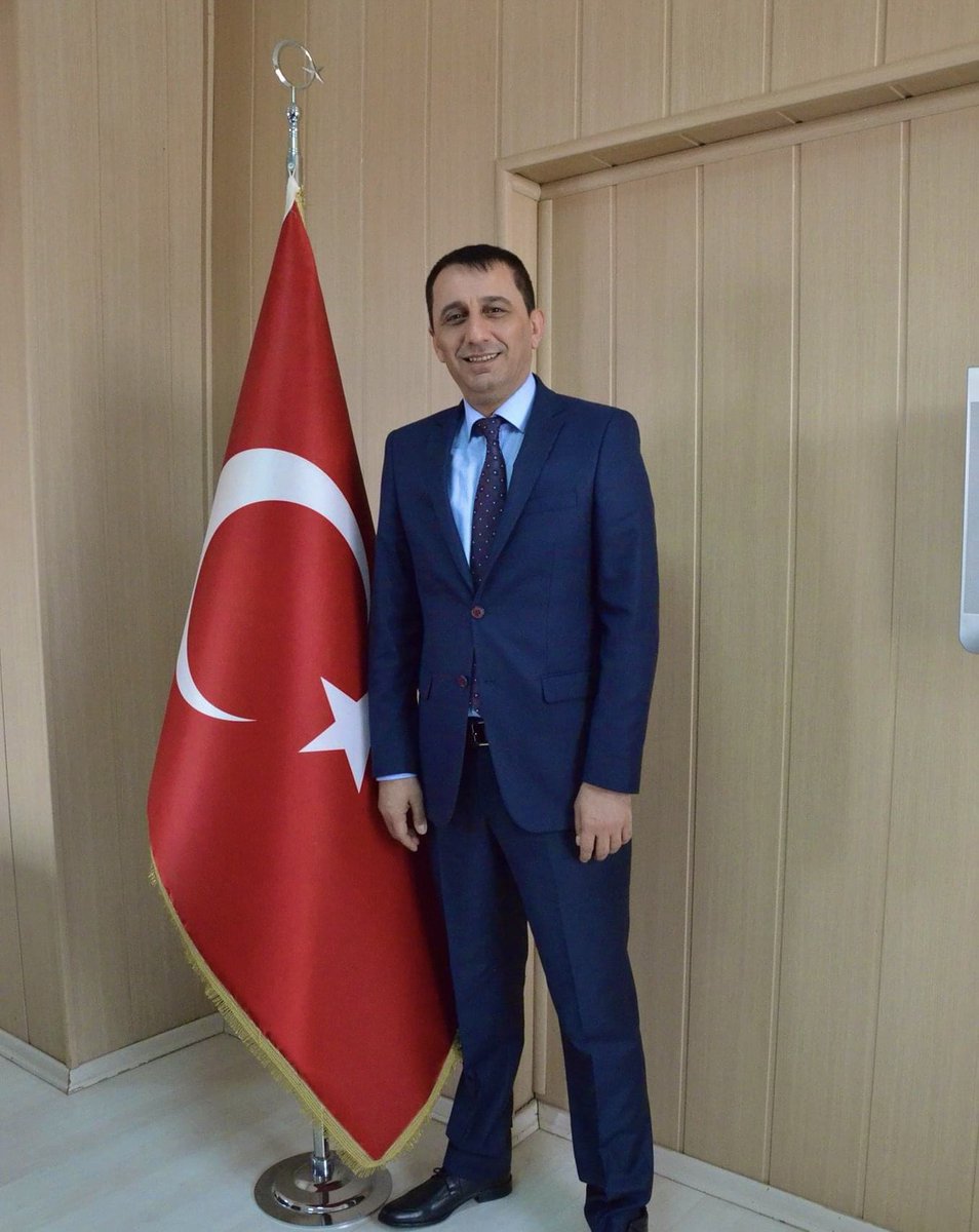 Yeni yılın Ailemize, Ülkemize, Milletimize ve tüm İnsanlığa hayırlar getirmesini dilerim.

Rabbim, sevdiklerimizle bir arada olduğumuz, huzurlu ve sağlıklı nice yıllar geçirmemize vesile olsun.
Mutlu yıllar.
#YeniYıl