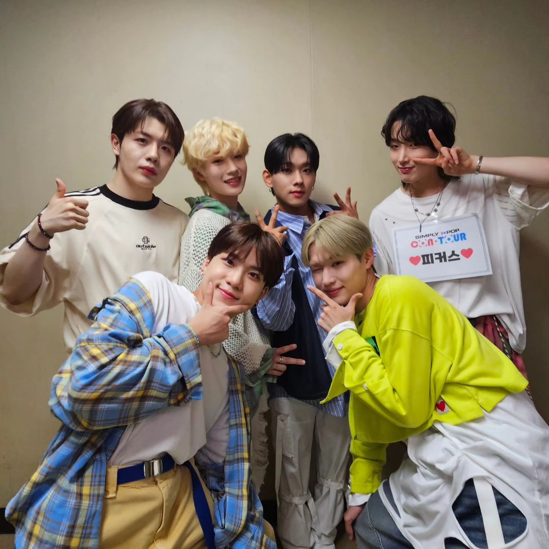 PickusTeam_INA's tweet photo. HAPPY NEW YEAR PICKUS ❤️
@PICKUS_talk 

#PICKUS #피커스 #RICKY #리키 #MINGEUN #민근 #KOTARO #코타로 #HYEONSEUNG #현승 #YURA #유라 #NAMSON #남슨 https://t.co/jDuk5zQstq