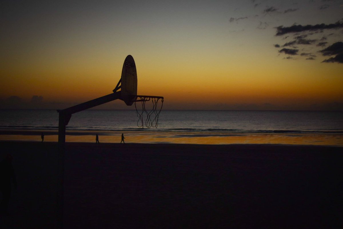 Es algo ya habitual escribir en estas últimas horas del año un mensaje en rrss profundo, bien escrito, mostrando sentimientos, miedos, lamentos, propósitos. Sin dar nombres, pero como dando a entender. Yo al 25 le pido salud, para todos, como toda la vida. De lo demás trataré de