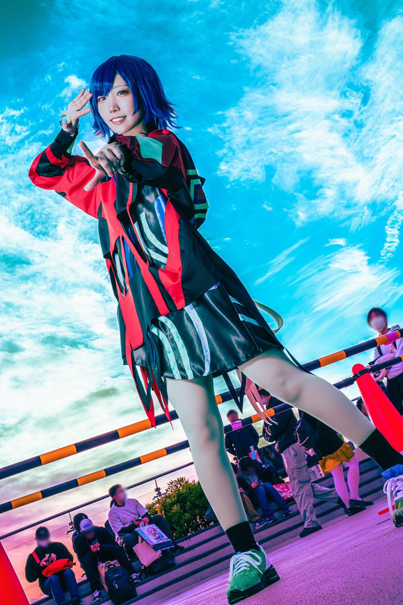 rutapiyo's tweet image. 【コスプレ / cosplay】
理芽 🧿 The Crack in Space
#C105_cos
#神椿変身部 #理芽美術部
PALOW.先生の素敵なデザインを再現するためにとにかくイラストや映像と睨めっこしました…!
間違えてるところもあるかもしれませんが、めちゃ頑張りました!
なおさんニューロマ風加工ありがとう🙏