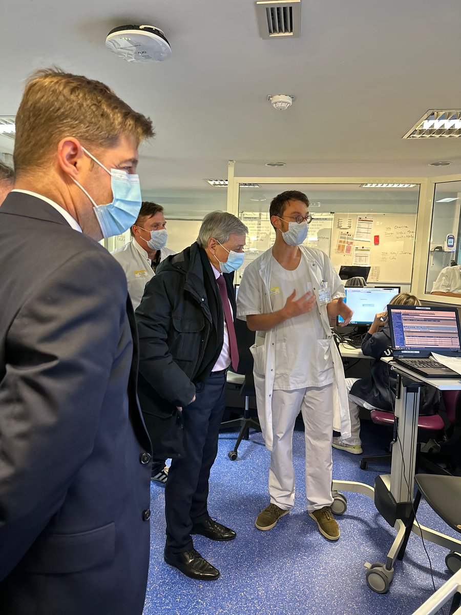 Préfet Nouvelle-Aquitaine et Gironde (@prefaquitaine33) on Twitter photo #NouvelAn | Le préfet Étienne GUYOT et le directeur de cabinet Grégory LECRU sont à la rencontre des agents mobilisés le jour et la nuit de la Saint-Sylvestre.
👨⚕️👩⚕️Échanges avec les personnels soignants du SAMU et des urgences du <a href="/CHUBordeaux/">CHU de Bordeaux</a> ⤵️ #NouvelAn | Le préfet Étienne GUYOT et le directeur de cabinet Grégory LECRU sont à la rencontre des agents mobilisés le jour et la nuit de la Saint-Sylvestre.
👨⚕️👩⚕️Échanges avec les personnels soignants du SAMU et des urgences du <a href="/CHUBordeaux/">CHU de Bordeaux</a> ⤵️
