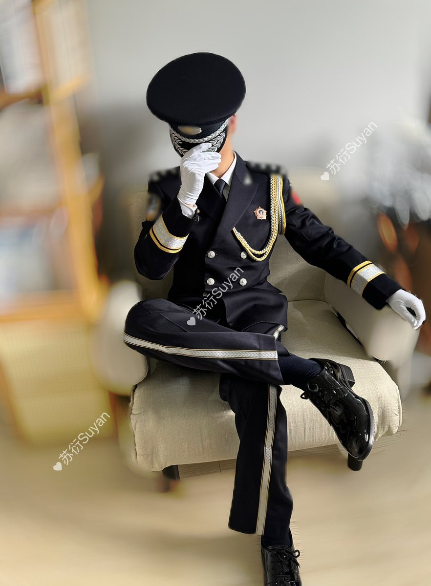 suyan_uniform's tweet photo. 一���人跨年。感觉活成了一座孤岛。 https://t.co/DPo1gEb5eu