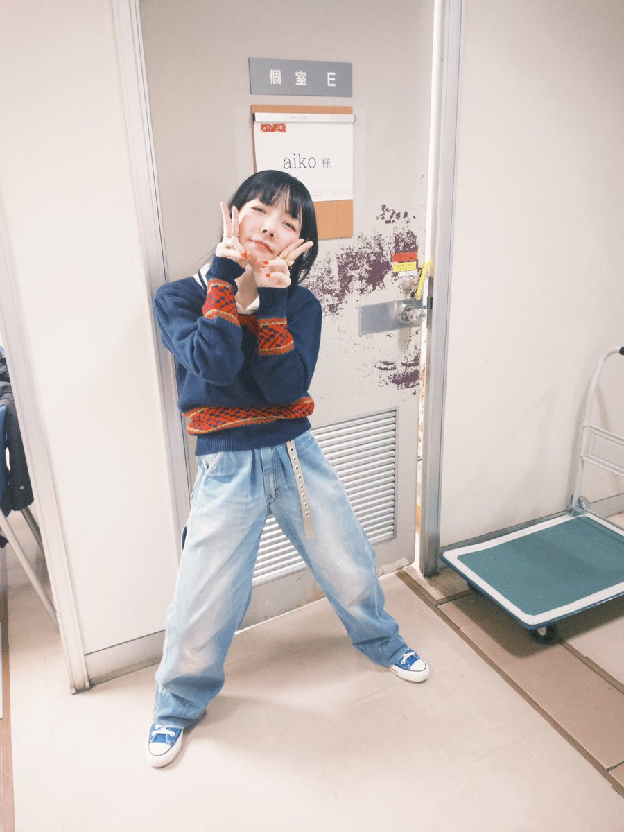 あけましておめでとうございます！
今年もよろしくお願いします♡
紅白の歌唱時は和葉ちゃんと同じ黄色のリボン、エンディングはコナンくんみたいなニットを着て出ました😊2025年もしぶとくねばり強くまっとうする！（シネマ♡）