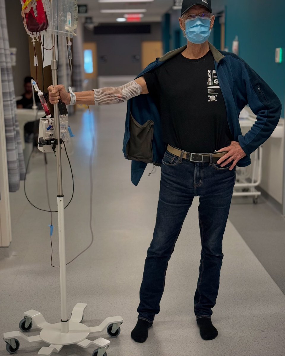 Manatwork2's tweet image. 🍾🥂Pour plusieurs d’entre vous, ce sera Champagne ce soir pour souligner l’arrivée de 2025. Dans mon cas, on y va avec du rouge:). Toujours du CHUM, je tenais à vous souhaiter une Bonne et Heureuse 2025! Bonheur, amour, projets, succès et bien entendu, toute la santé du monde.