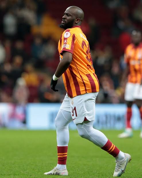 🚨🚨🚨 Fransa'nın Nice takımına bedelsiz giden Tanguy Ndombélé, bir televizyon programında öyle bir söylemde bulundu ki, galatasaraylılar çıldıracak 

Ndombélé: "galatasaray'da 10M € maaş aldıyordum ve hakem payı olarak 1M € ödenek adı altında kesinti yaşadım." dedi.