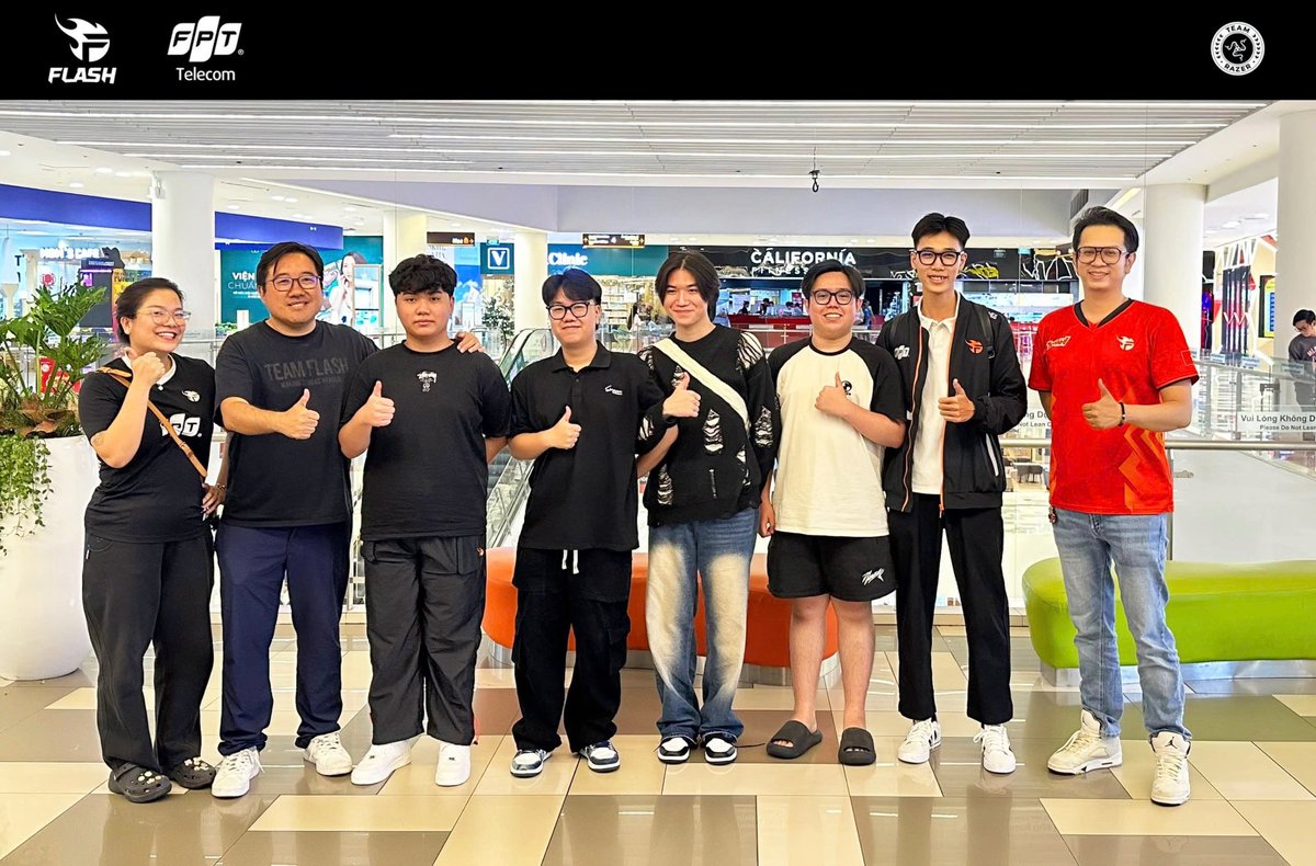 flashvalorantvn's tweet image. A lovely Year-End Party to conclude a wonderful adventure! 🥂
Team Flash Valorant is prepared to achieve even bigger achievements in the coming year. Thank you for your support! 🌟💛

#FPTFlash #FPTTelecom #FPTPlay #Razer #TeamFlash #MakingGamersHeros #TeamFlashValorant