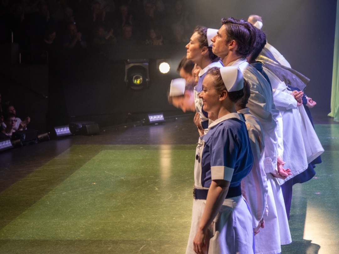 NationalTheatre's tweet photo. The final curtain call for 2024 π«
Thank you for a wonderful year!
Featuring:
#TheHotWingKing
#Nye
#DearOctopus
#TheOtherPlace
πΈ @helenmurraypix and Cameron Slater https://t.co/PzC0JXe0qZ