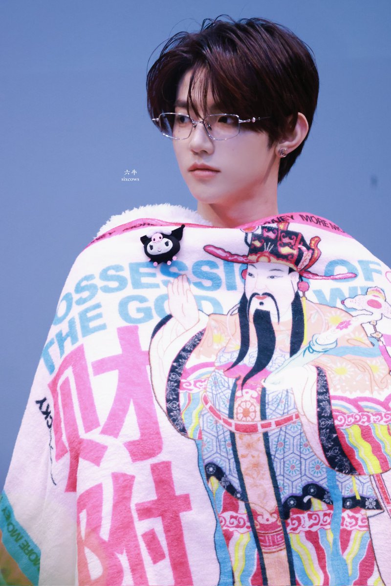 Sixcows0725's tweet photo. Happy new year!
祝章昊和Rosin新年快乐，恭喜发财～
#장하오 #章昊 #ZHANGHAO #ZEROBASEONE #제로베이스원 #ジャンハオ https://t.co/UQs5wiQbZg