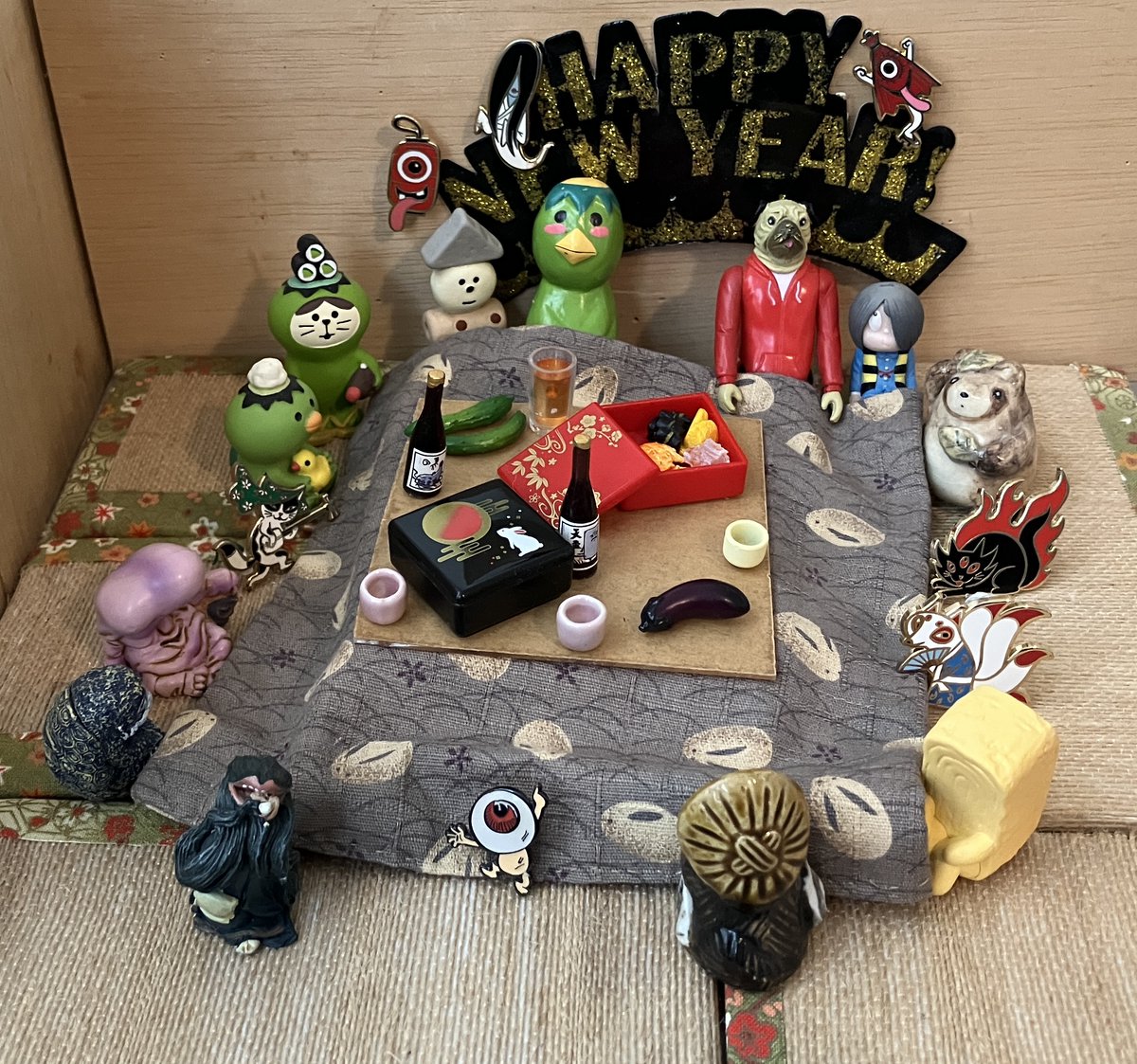 ready for a new year party around the kotatsu
#yokai