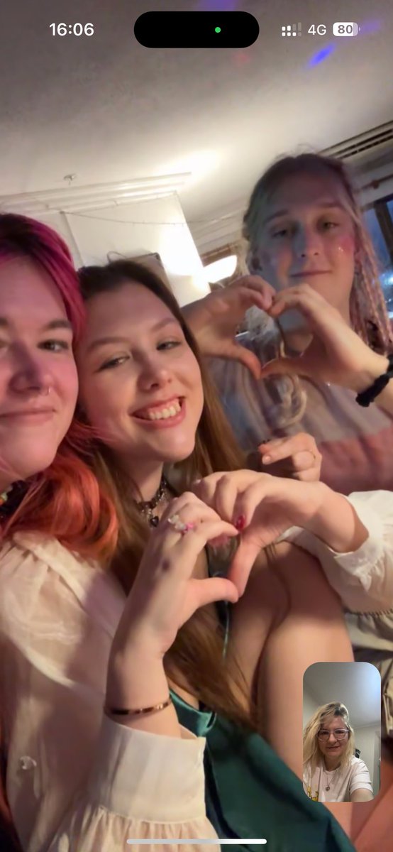 пообщалась с друзьями в Тае 🥹🥹🥹

<a href="/plush_judas/">natæsha mic drop</a> <a href="/klevtsova_jane/">Принцесса Клара</a> и Сережа не сидящий в твиттере 😂